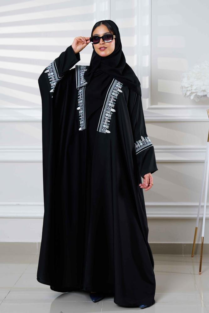 عباية بشت اسود بتدخيلات تطريز من الامام والكم